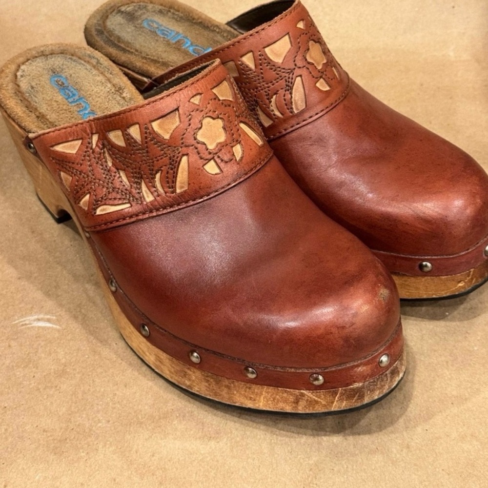 A Reposh: Vintage Y2K Candie’s Brown Leather Studded 2.5” Heeled Clogs. Size 9.